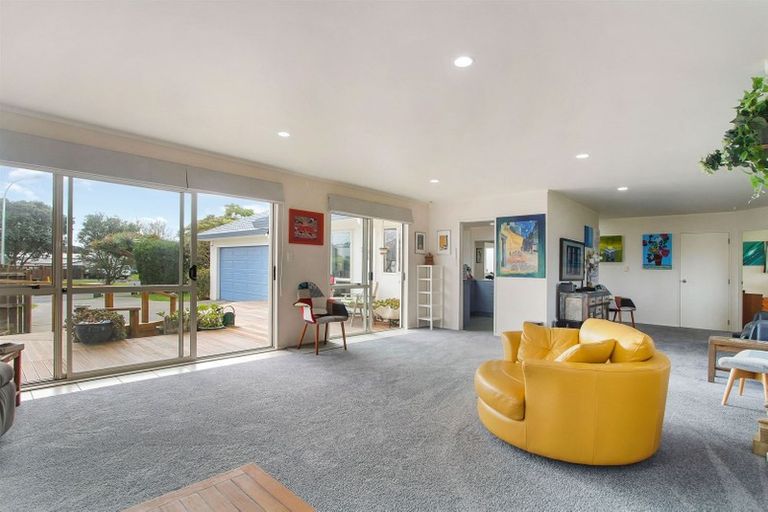 Photo of property in 14 Millen Place, Clarks Beach, 2122