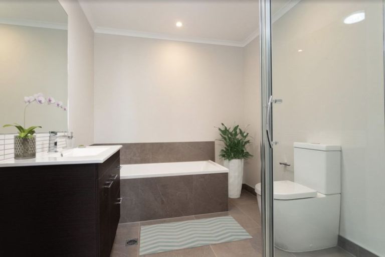 Photo of property in 21 Wai Place, One Tree Point, 0118