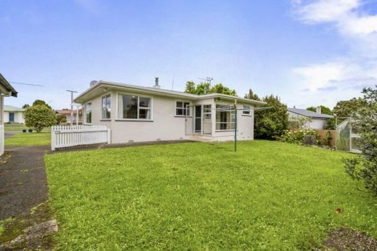 Photo of property in 24 Kent Crescent, Awapuni, Palmerston North, 4412