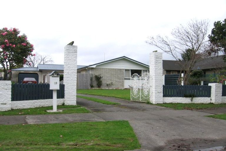 Photo of property in 19 Motuoapa Place, Kelvin Grove, Palmerston North, 4414
