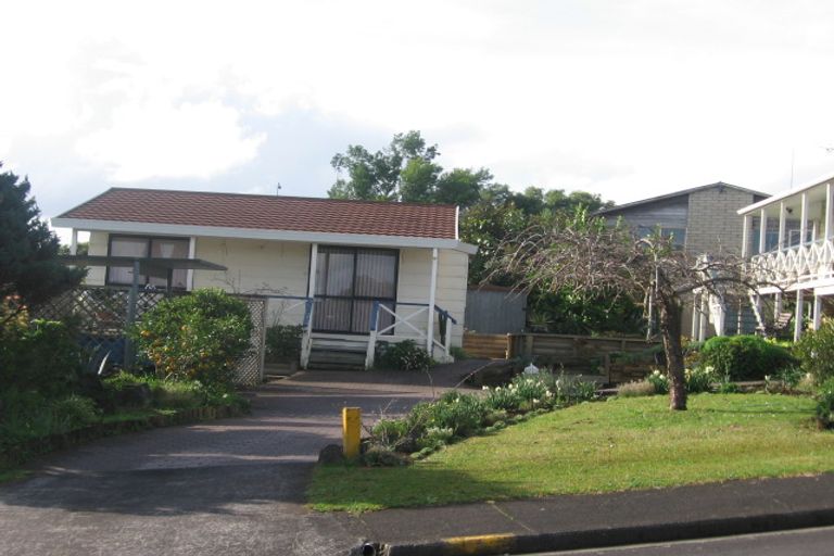 Photo of property in 16 April Place, Red Hill, Papakura, 2110