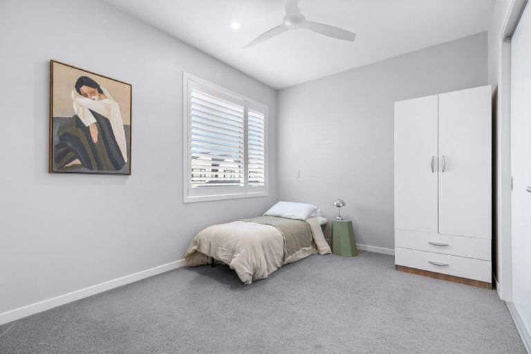 Photo of property in 14/2 Warrant Officer Lane, Hobsonville, Auckland, 0616