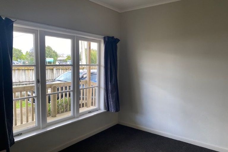 Photo of property in 24 Airdrie Road, Ranui, Auckland, 0612