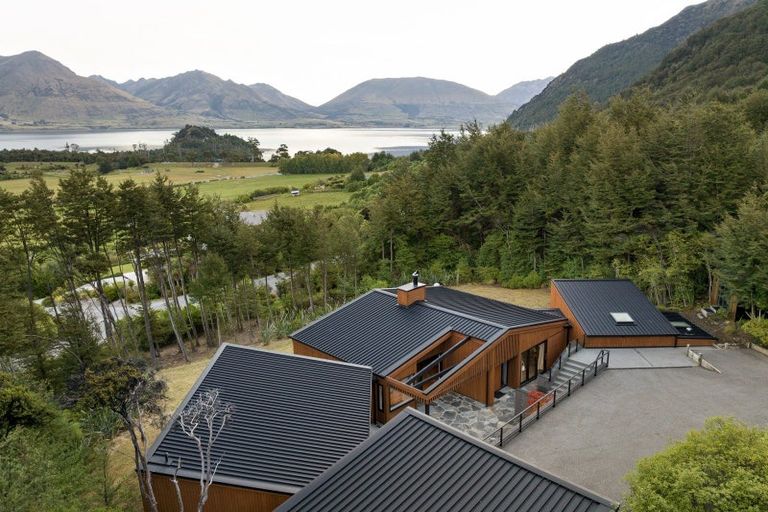 Photo of property in 18 Falcon Heights, Mount Creighton, Queenstown, 9371