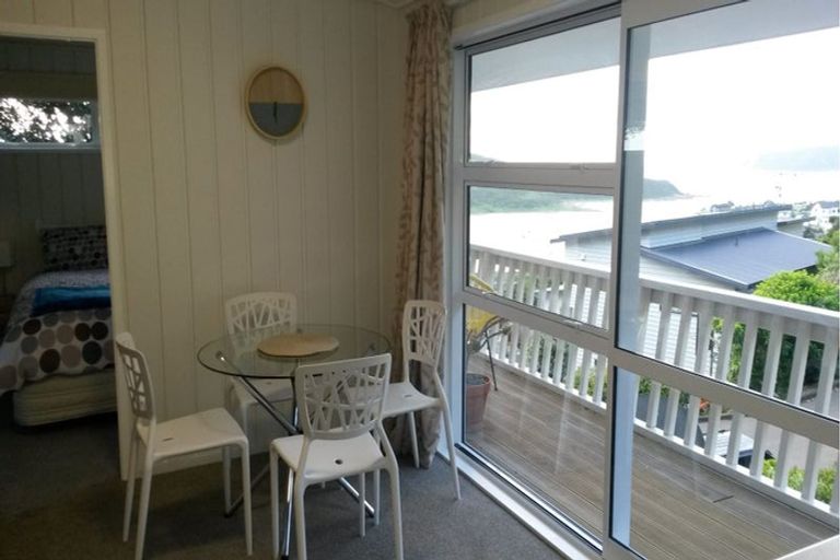 Photo of property in 14b Kahu Road, Paremata, Porirua, 5024