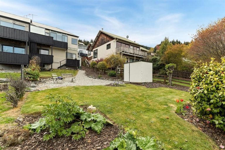 Photo of property in 18b Cameron Place, Fernhill, Queenstown, 9300