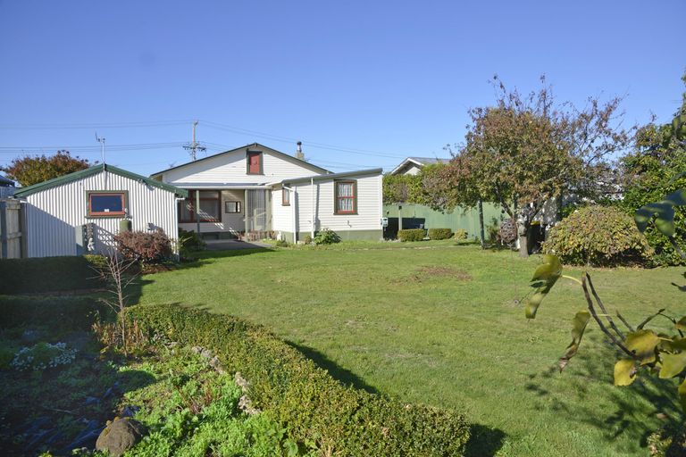 Photo of property in 2 Garrison Street, Carterton, 5713