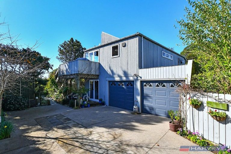 Photo of property in 211 Howard Road, Orere Point, Papakura, 2585