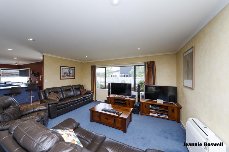 Photo of property in 3 Walnut Grove, Kelvin Grove, Palmerston North, 4414