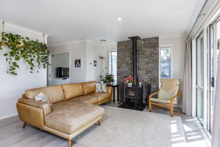 Photo of property in 3 Lewann Lane, Helensville, 0800