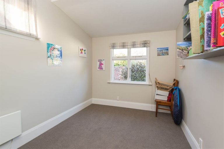 Photo of property in 17 Saint Andrews Square, Strowan, Christchurch, 8052