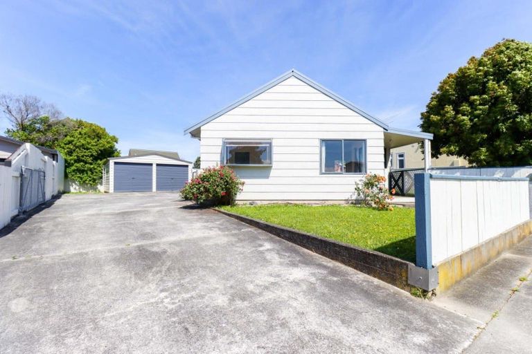 Photo of property in 75 Hillcrest Drive, Kelvin Grove, Palmerston North, 4414