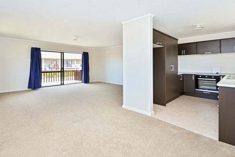 Photo of property in 44a Edgewater Parade, Waiuku, 2123