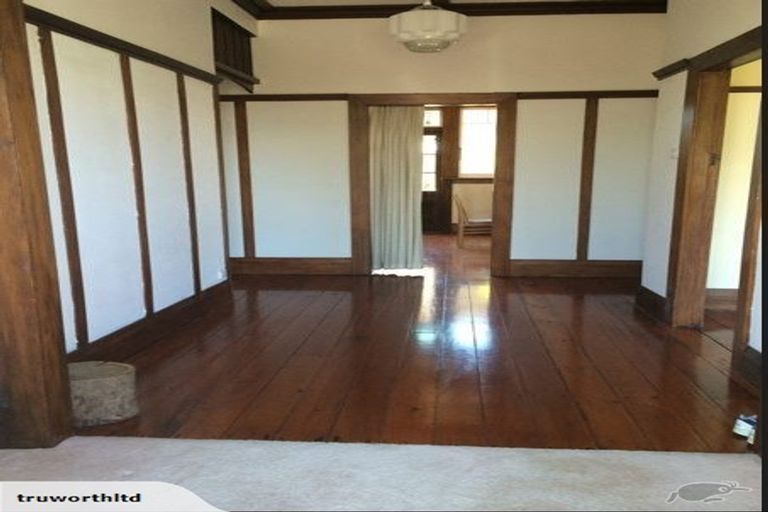 Photo of property in 2/4 Marine Terrace, Bayswater, Auckland, 0622