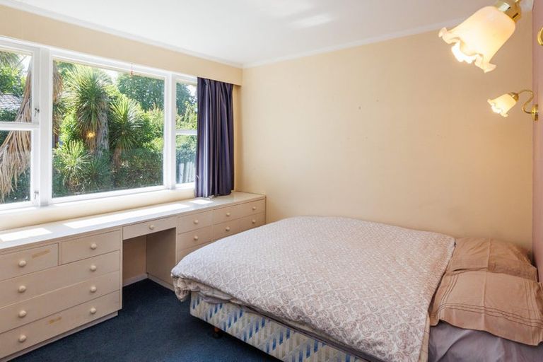 Photo of property in 76 Ruamahanga Crescent, Terrace End, Palmerston North, 4410