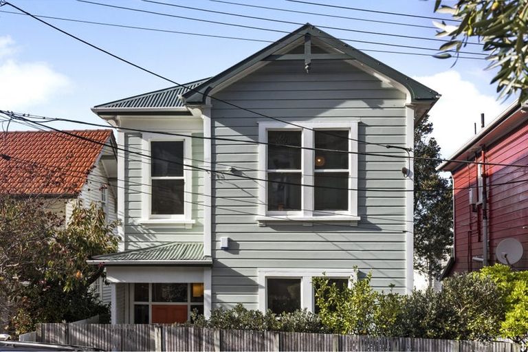 Photo of property in 12 Burnell Avenue, Thorndon, Wellington, 6011