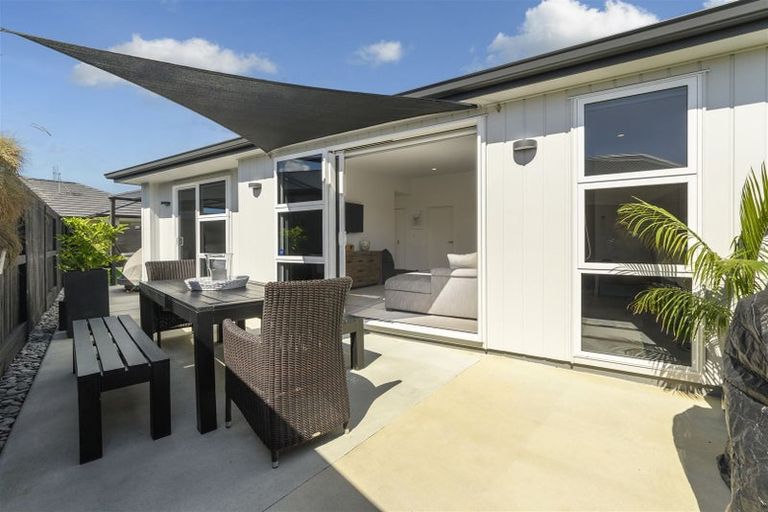 Photo of property in 39 Kotiate Street, Papamoa Beach, Papamoa, 3118