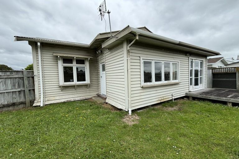 Photo of property in 100 Ferguson Street, West End, Palmerston North, 4412