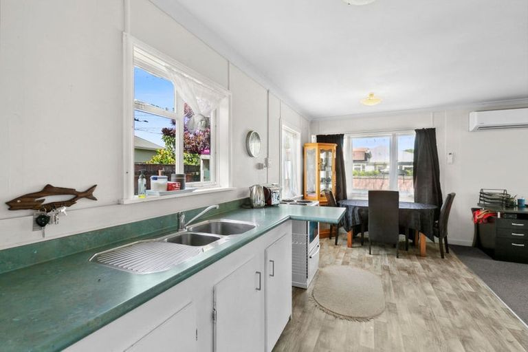 Photo of property in 2/5 Tokomaru Street, Welbourn, New Plymouth, 4312