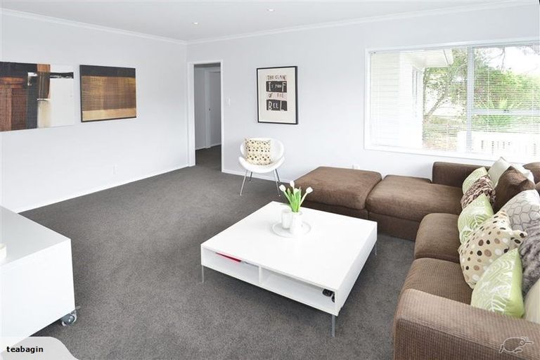 Photo of property in 28 Totaravale Drive, Totara Vale, Auckland, 0629