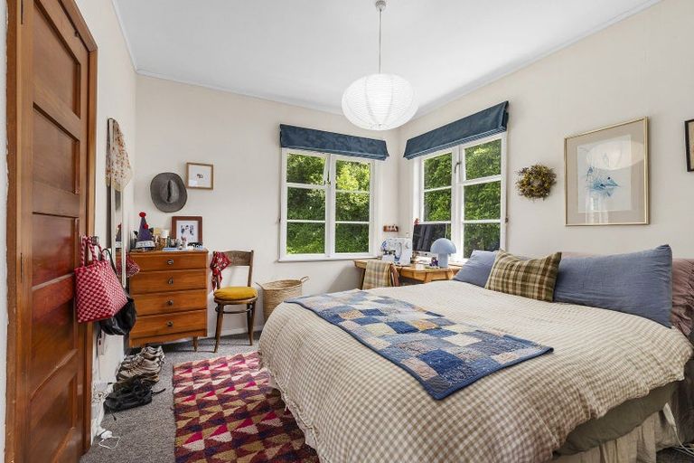 Photo of property in 168 Sutherland Road, Lyall Bay, Wellington, 6022