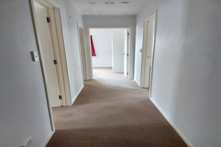 Photo of property in 9 Mcwhirters Farm Lane, Massey, Auckland, 0614