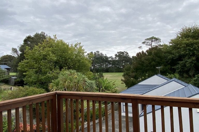Photo of property in 1/284 Sunset Road, Windsor Park, Auckland, 0632