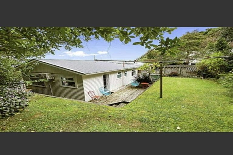 Photo of property in 6 Taka Grove, Normandale, Lower Hutt, 5010