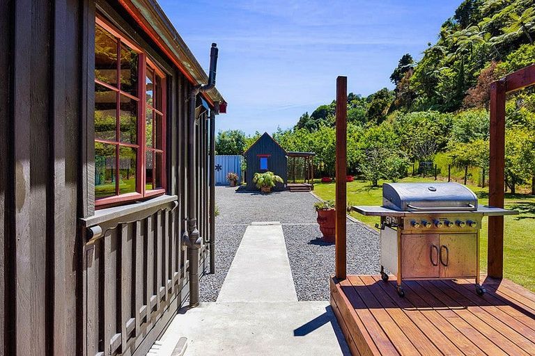 Photo of property in 145 Te Mahoe Road, Mokau, 4376
