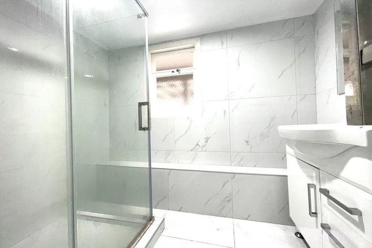 Photo of property in 1/22 Northumberland Avenue, Belmont, Auckland, 0622