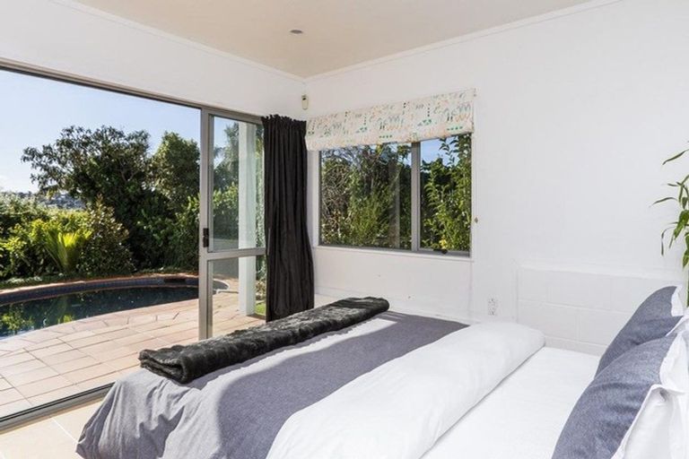 Photo of property in 18 Beechwood Road, Rothesay Bay, Auckland, 0630