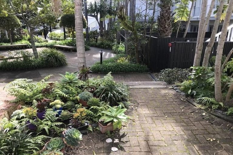 Photo of property in 3/72 Kitchener Road, Milford, Auckland, 0620