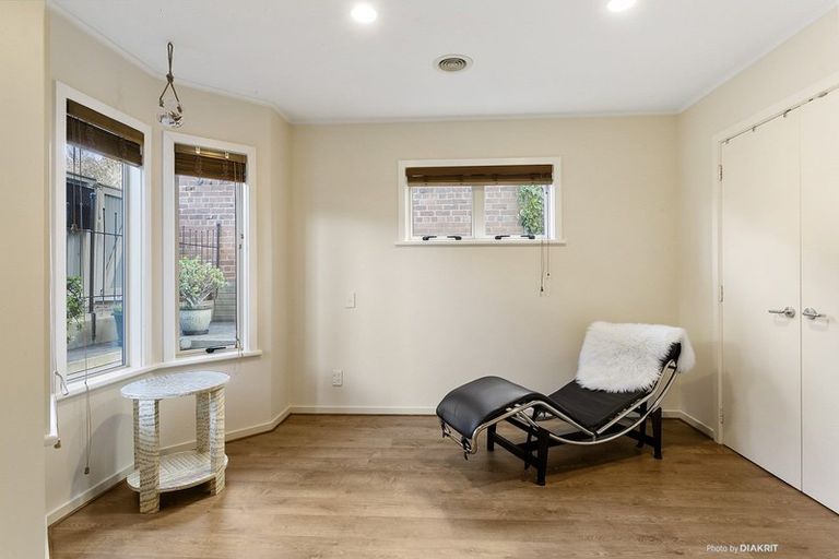 Photo of property in 35a Hobson Crescent, Thorndon, Wellington, 6011