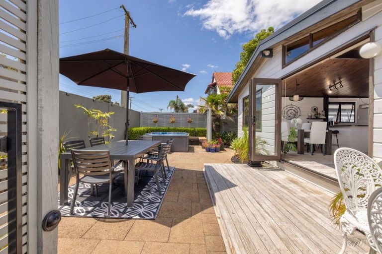Photo of property in 32 Karewa Parade, Papamoa Beach, Papamoa, 3118