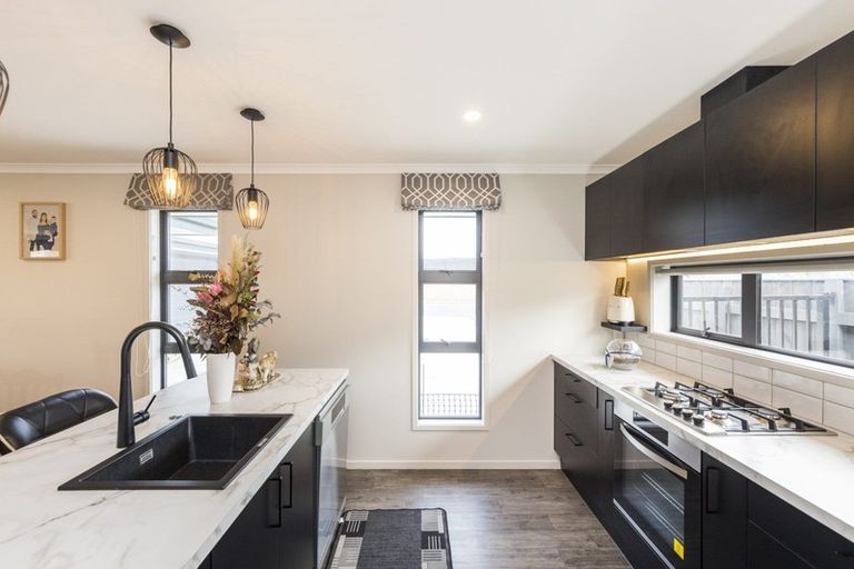 Photo of property in 3 Rangeview Drive, Kelvin Grove, Palmerston North, 4414