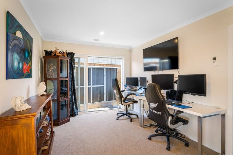 Photo of property in 8 Ihakara Arthur Lane, Aotea, Porirua, 5024