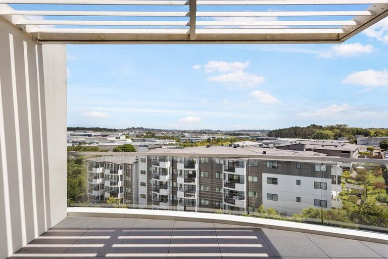 Photo of property in Apollo Apartments, 201/46 Rosedale Road, Rosedale, Auckland, 0632