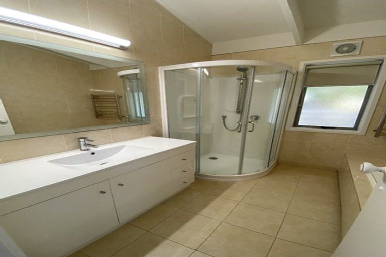 Photo of property in 1/13 Girrahween Drive, Totara Vale, Auckland, 0629