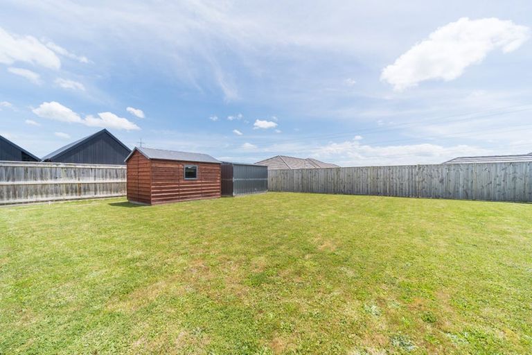 Photo of property in 11 Atlantic Drive, Fitzherbert, Palmerston North, 4410