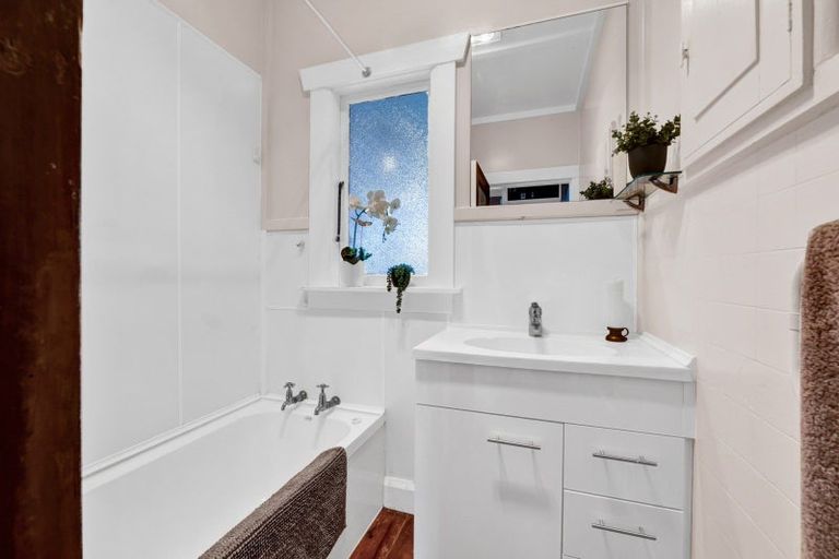 Photo of property in 22 Ngaio Street, Strandon, New Plymouth, 4312