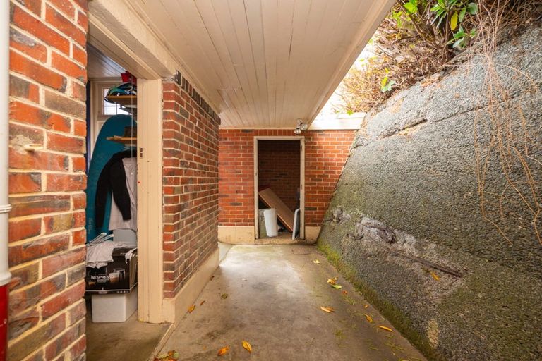Photo of property in 1 Elm Row, Dunedin Central, Dunedin, 9016