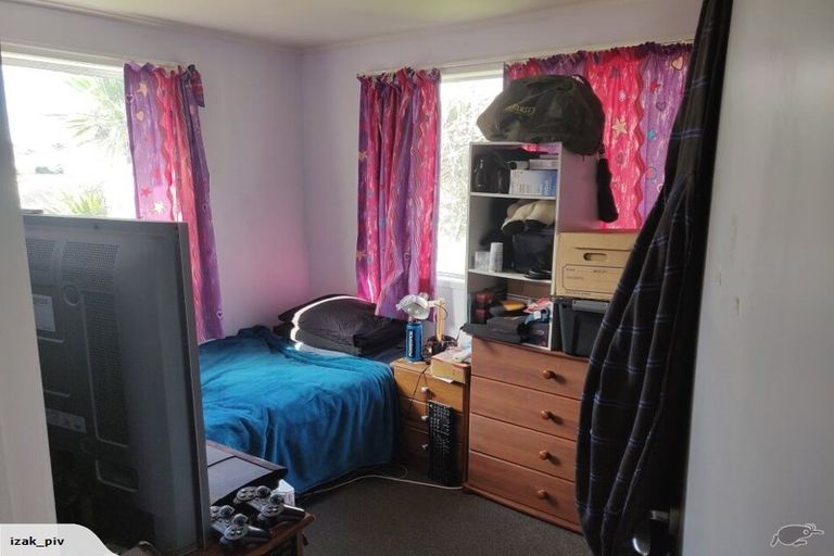 Photo of property in 1 Kayle Glen, West Harbour, Auckland, 0618