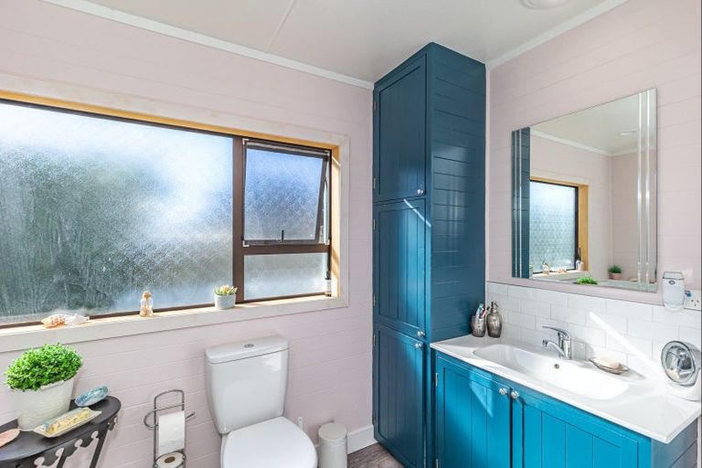 Photo of property in 22 Kent Avenue, Waitarere Beach, Levin, 5510