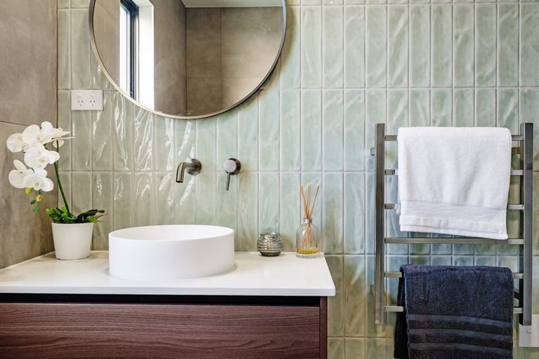 Photo of property in 4/51 Point England Road, Point England, Auckland, 1072