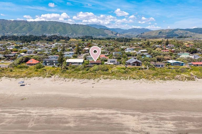 Photo of property in 93 Field Way, Waikanae Beach, Waikanae, 5036