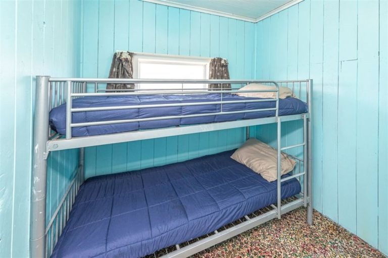 Photo of property in 16 Coleman Avenue, Waverley, 4591