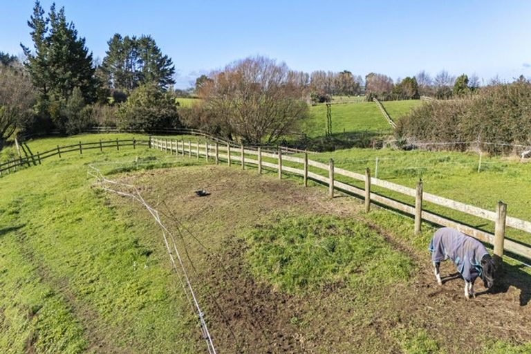 Photo of property in 16 Castle Street, Eltham, 4322