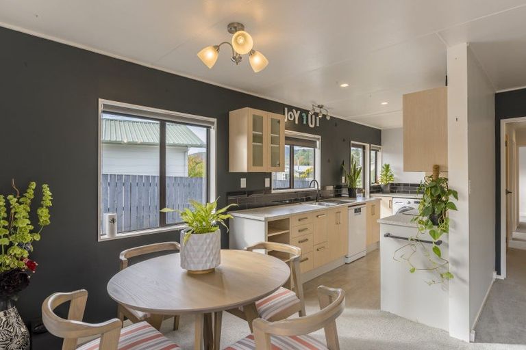 Photo of property in 19 Spackman Crescent, Paraparaumu, 5032