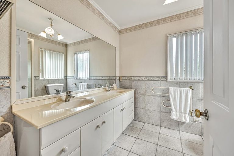 Photo of property in 32 Reflection Drive, West Harbour, Auckland, 0618