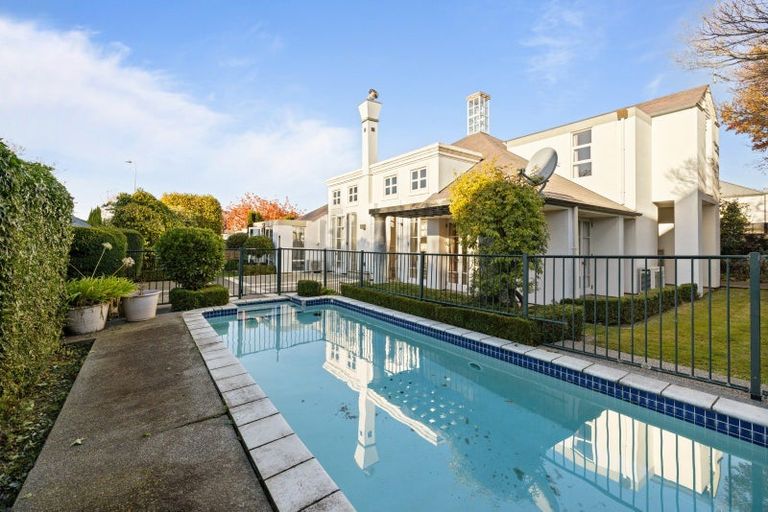 Photo of property in 17 Allister Avenue, Merivale, Christchurch, 8014